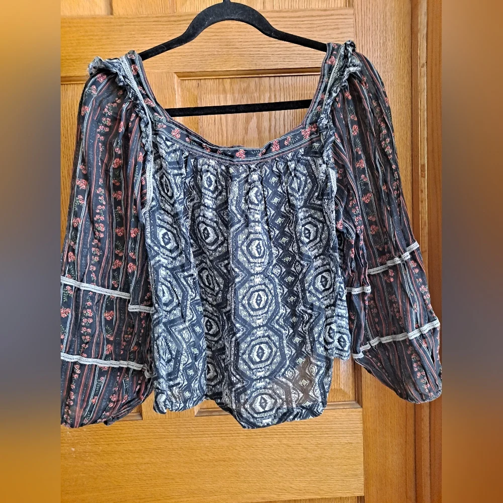 Free People Mostly Meadow Gray Multi  Floral Sleeve Crop Blouse with Relaxed Fit